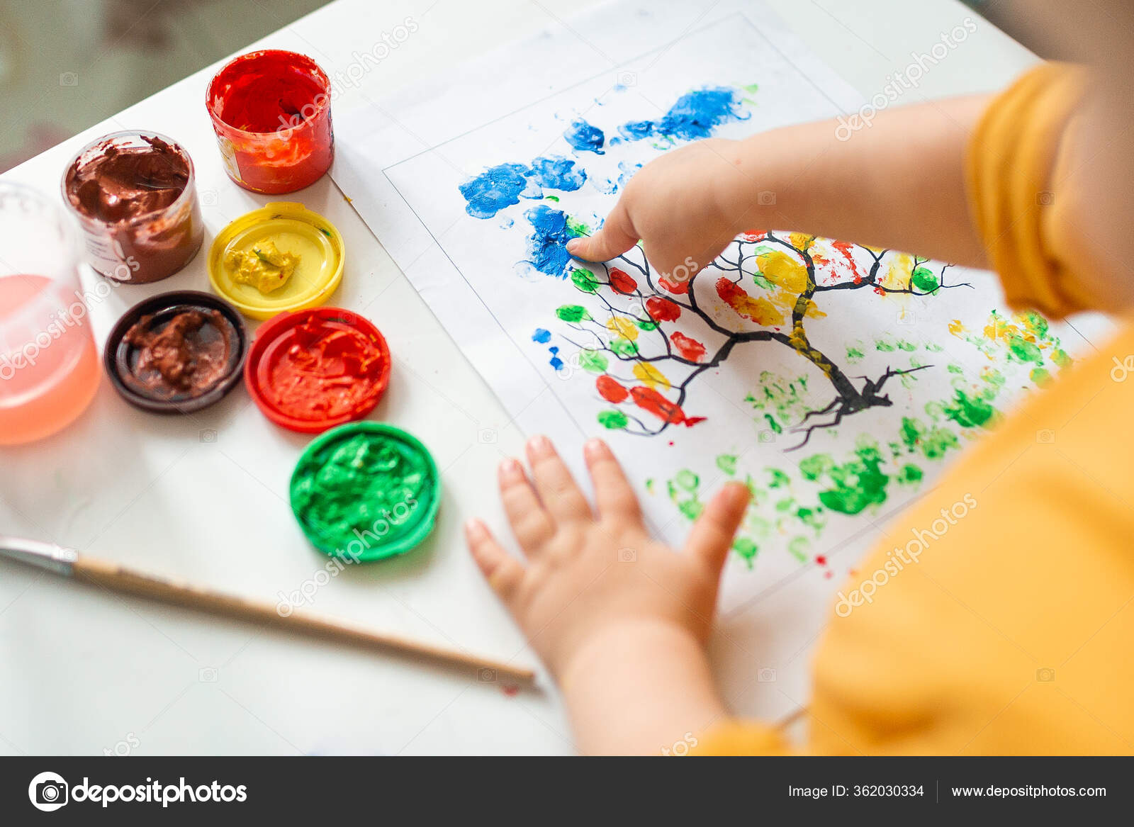 Child Draws Leafs Tree Ideas Drawing Finger Paints Finger Painting Stock  Photo by ©Pasik8 362030334